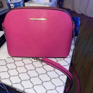 Vibrant Pink Crossbody Bag with Gold Zipper and Sleek Design